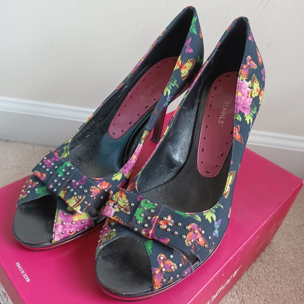 BCBG Pumps